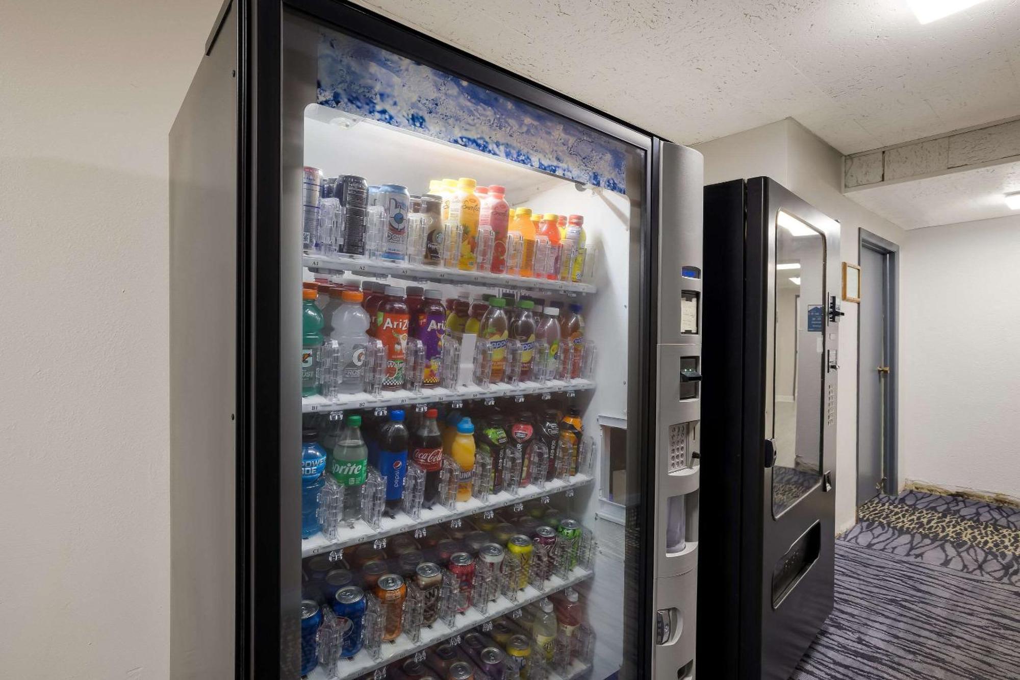 Suburban Studios Milwaukee Airport ภายนอก รูปภาพ