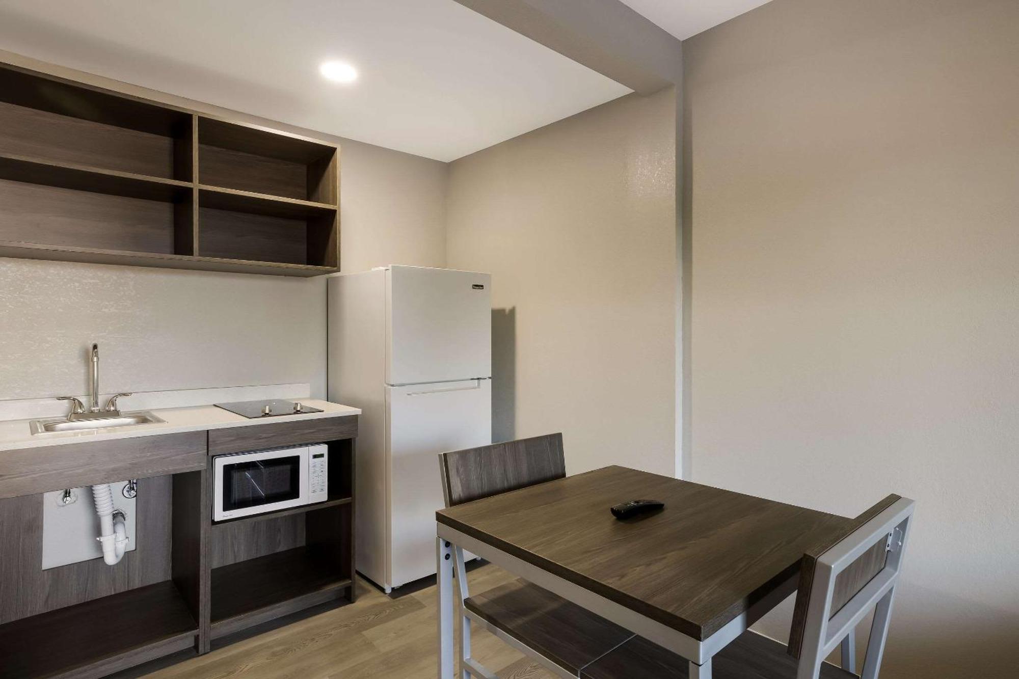 Suburban Studios Milwaukee Airport ภายนอก รูปภาพ