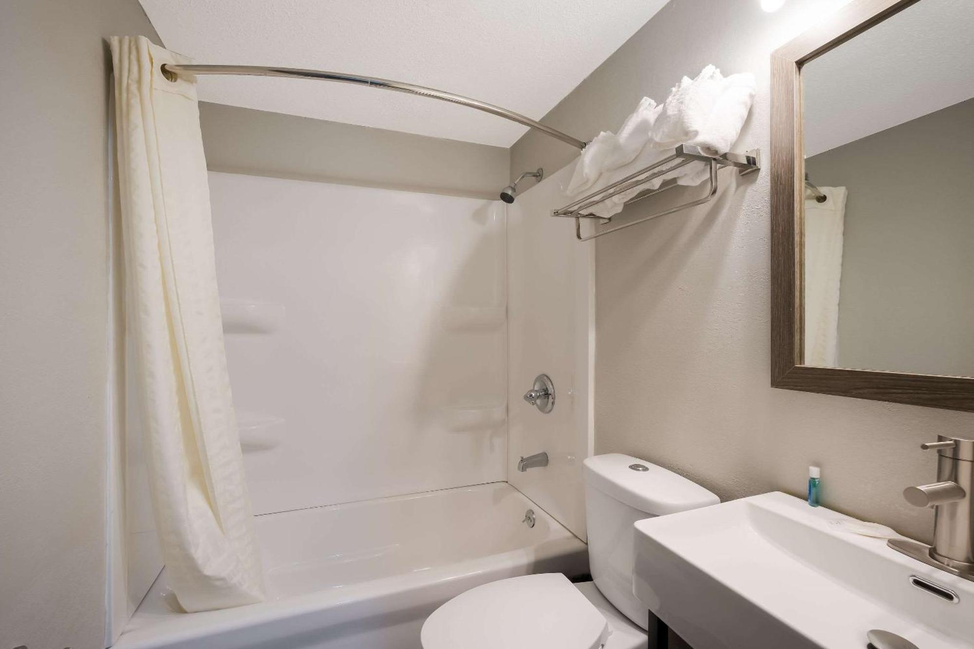 Suburban Studios Milwaukee Airport ภายนอก รูปภาพ